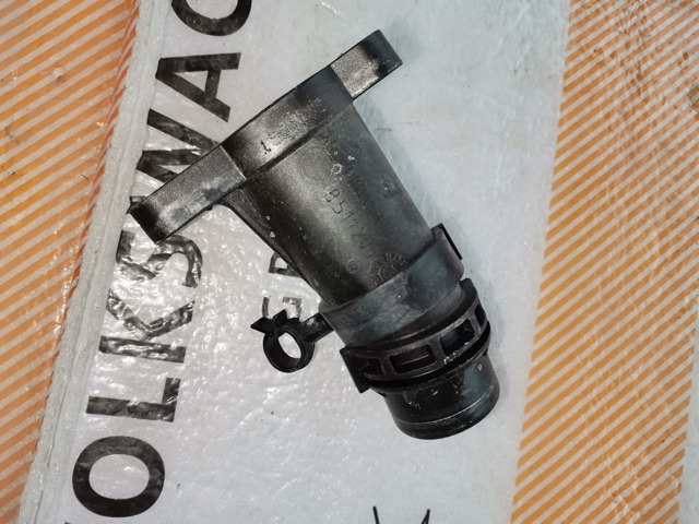 Штуцер блоку системи охолодження 11118511205 BMW