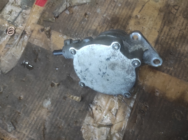 Насос вакуумний 14792AA08A SUBARU