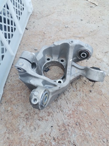 Кулак поворотний правий 28411AN02A SUBARU
