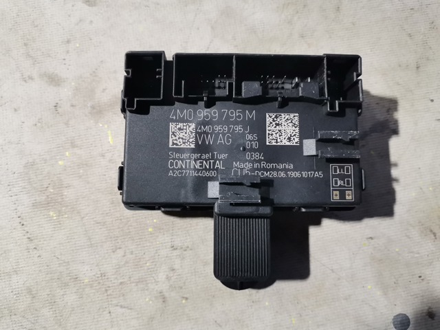 Блок комфорту задніх дверей 4M0959795M VAG