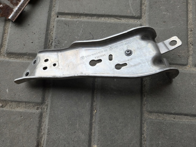 Кронштейн підсилювача переднього бампера 51117301585 BMW