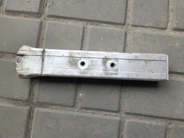 Кронштейн підсилювача переднього бампера 51117302521 BMW