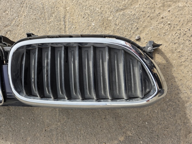 Решітка радіатора ліва 51137390863 BMW