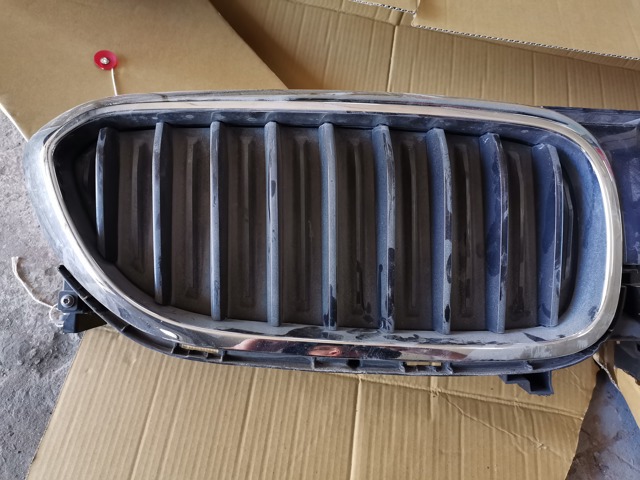 Решітка радіатора права 51137390864 BMW