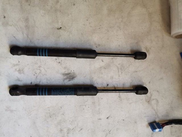 Амортизатор капота газовий 51237347402 BMW