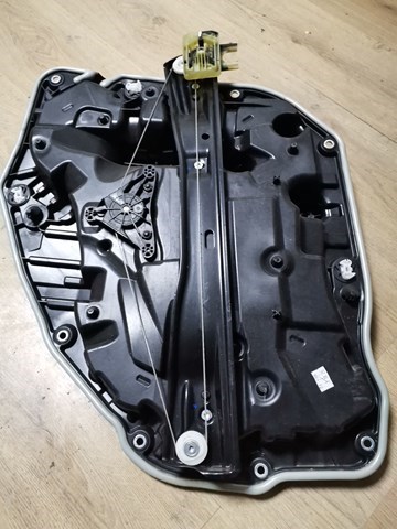 Склопідйомник задніх правих дверей 51359463718 BMW