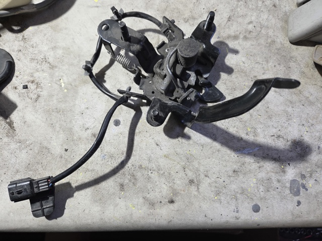 Замок кришки капота 57310AN00A SUBARU