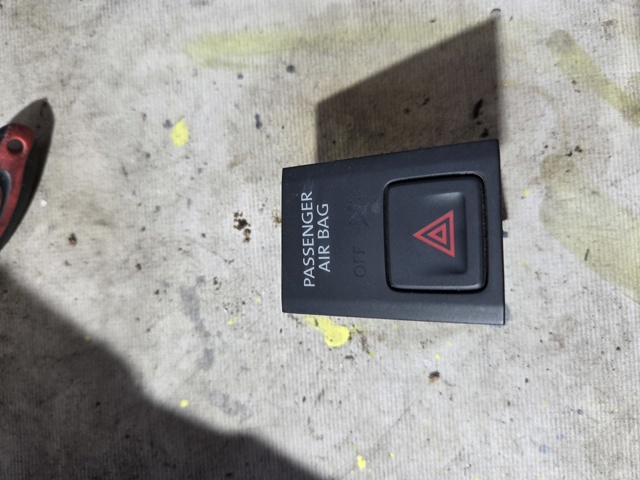 Аварійна кнопка 5NA919225B VAG