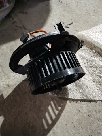 Електродвигуни (електродвигун обігрівача) або розетка причепа штепсельная Audi Q3