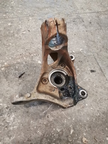 Цапфа передня ліва 5QM407253 VAG