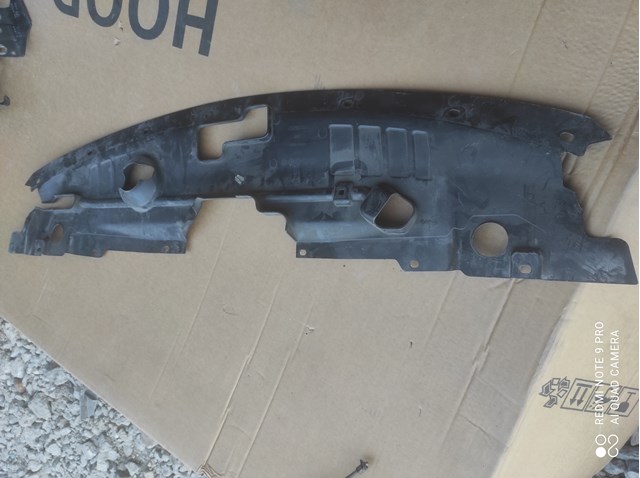 Накладка верхня передньої панелі/супорту радіатора 625803KA0B NISSAN