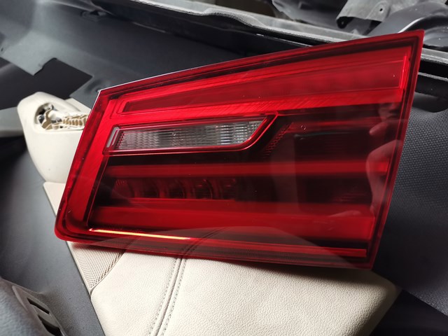 Ліхтар задній внутрішній правий 63217376476 BMW