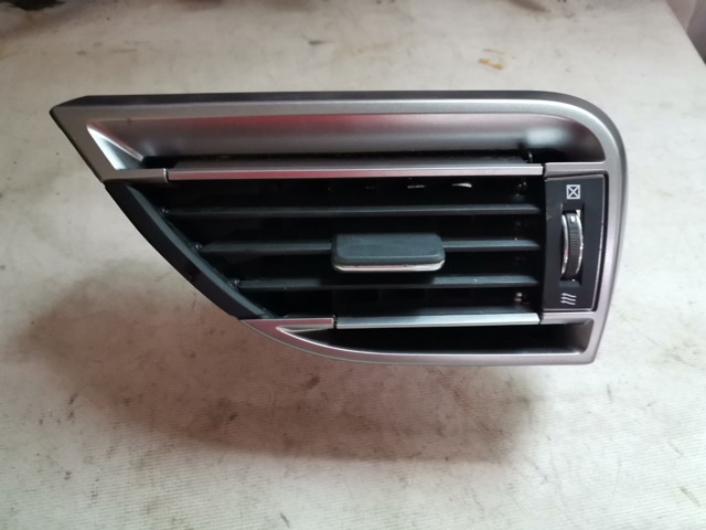 Решітка повітроводу ліва 66110AN13A SUBARU