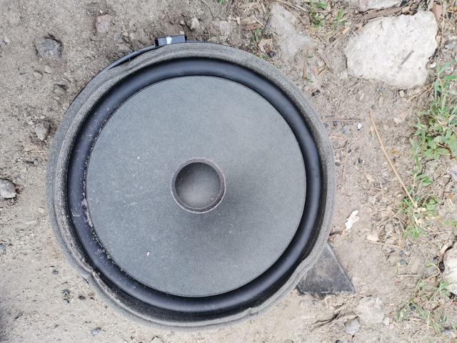 Динамік передньої двері 80A035415 VAG