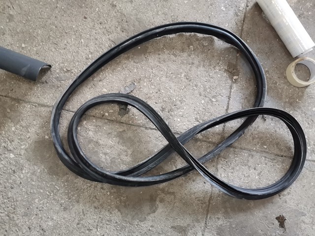 Ущільнювач дверей задка кузова 80A827705A VAG