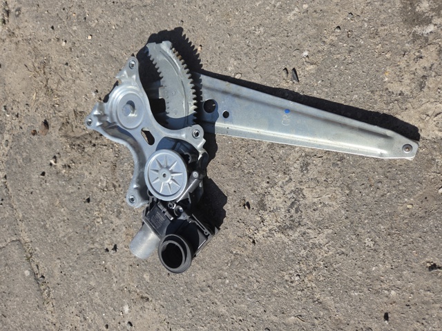 Привід ліфта задній 8571033290 TOYOTA