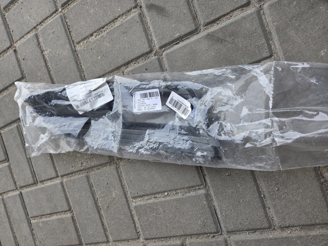 Заглушка, решітка протитуманних фар бампера переднього, права 8K0807682K VAG