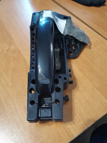 Тримач зовнішньої ручки дверей, задніх лівих 8T0837885B VAG