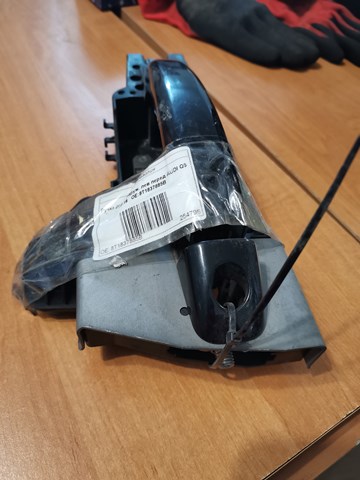 Тримач зовнішньої ручки дверей, передніх лівих 8T1837885B VAG