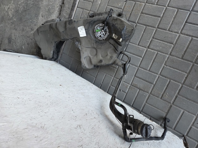 Б/бак 8W0201060DF VAG