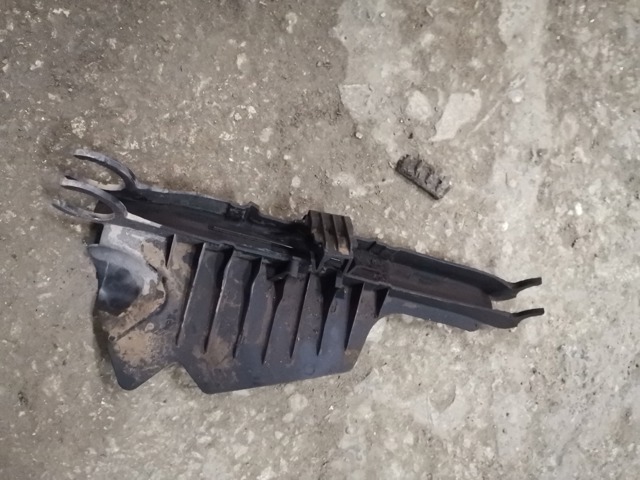 Захист заднього нижнього важеля 8W0505562B VAG