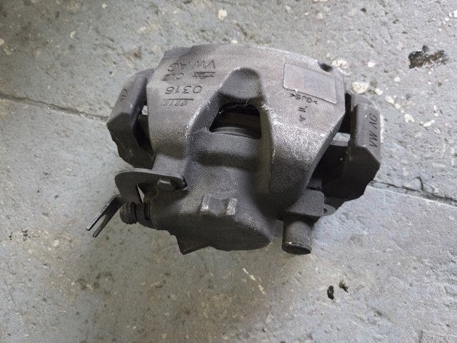 Супорт гальмівний, передній, правий 8W0615124 VAG