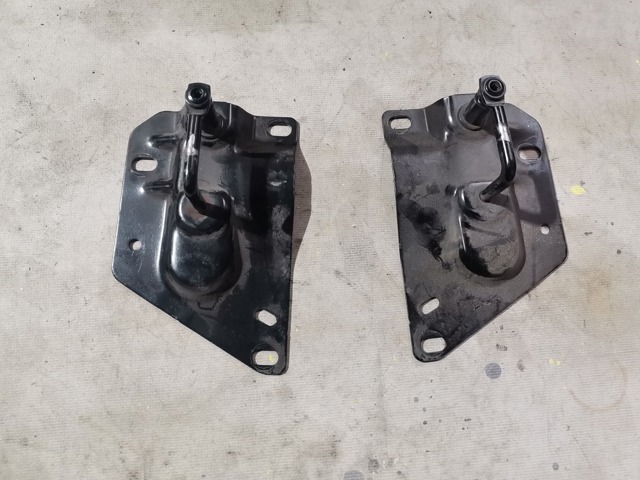 Стояк-гак замка капота 8W0823185D VAG