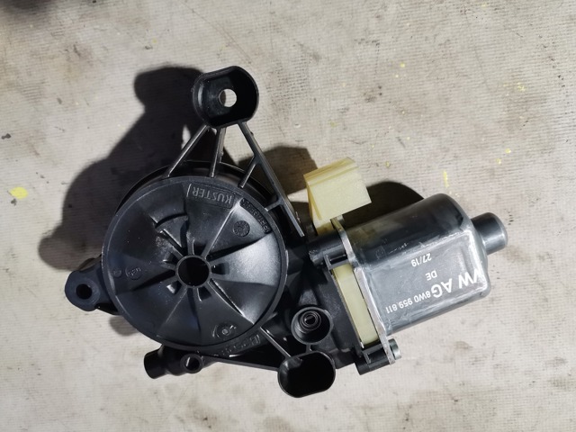 Мотор склопідйомника дверей задніх, лівих 8W0959811 VAG