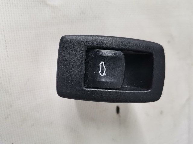 Кнопка салону приводу замка 3/5 двері (ляди) / кришки багажнику 9327029 BMW