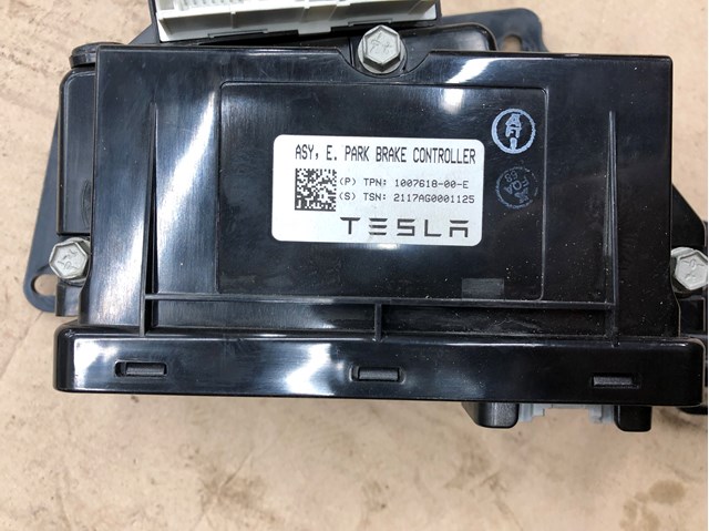 Блок стоянкового гальма 100761800E Tesla Model