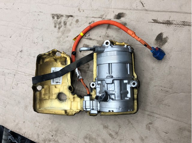 Компресор кліматичної установки 106336900F Tesla Model