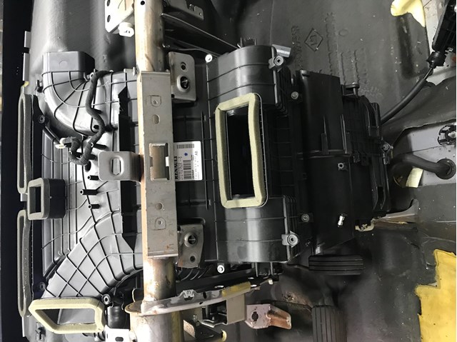 Корпус печі в зборі 271204896R RENAULT