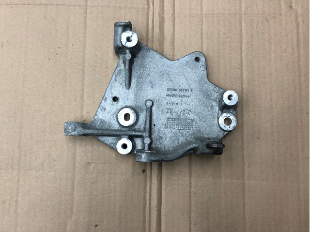 Кронштейн подушки (опори) двигуна, верхньої 296A68579R RENAULT
