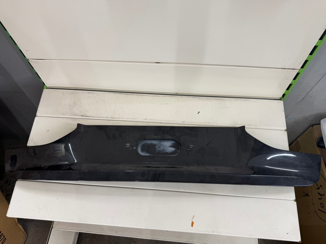 Накладка на кришку багажника 51247416687 BMW