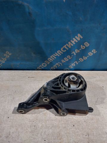 Подушка двигуна передня 13268880 OPEL