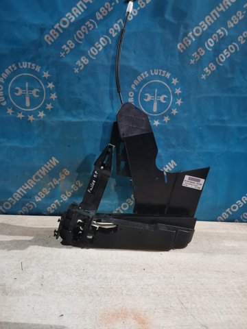 Замок передніх пасажирських дверей 1372465 FORD