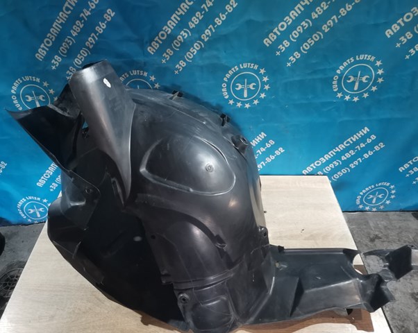 Підкрилок переднього крила, правий задній 1696903830 MERCEDES