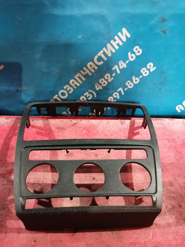 Молдинг (накладка) панелі приладів "торпедо", центральний 1Z0858069A VAG