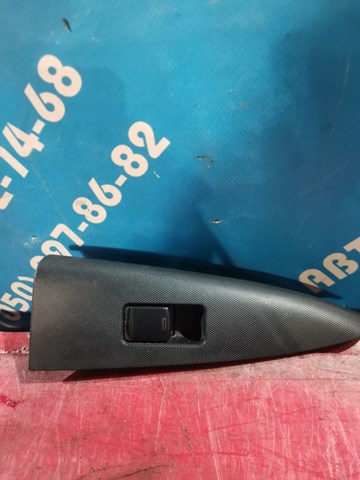 Кнопка підйомника заднього скла 25411ED00B NISSAN