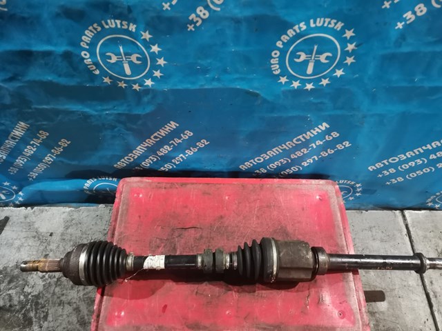 Піввісь передня, права 39100JD52B NISSAN
