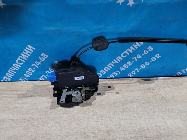 Замок водійських дверей 3D2837015 VAG