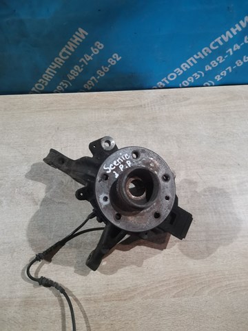 Цапфа поворотна права 400146027R RENAULT