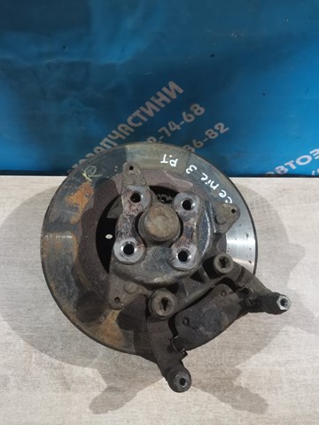 Кулак поворотний правий 430182620R RENAULT