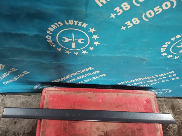 Молдинг задніх правих дверей, верхній 4B0853964B VAG