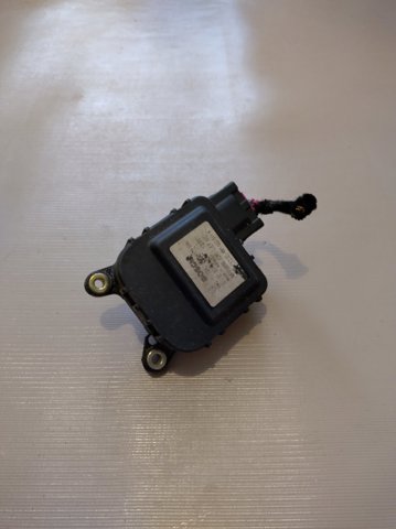 Двигун заслінки печі 4B1820511K VAG