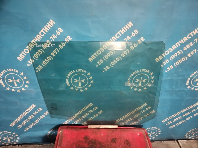 Скло задньої двері правої 5161472 OPEL