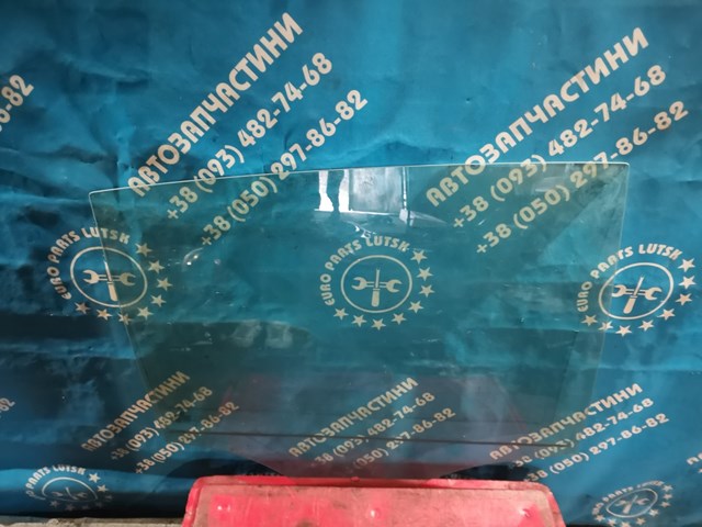 Скло задніх дверей, правих 5M0845026 VAG
