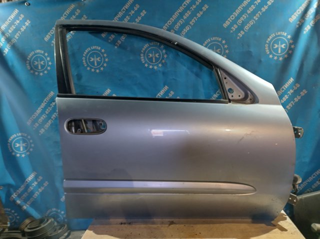 Дверка передня права 801005M432 NISSAN