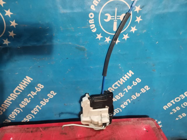 Замок задньої дверї, правої 814211W010 HYUNDAI
