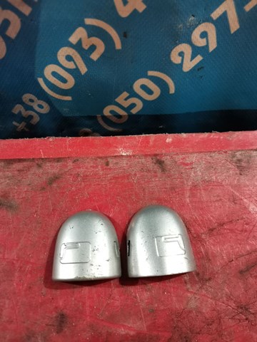 Кришка ручки двері зовнішньої, передньої правої 8200036411 RENAULT